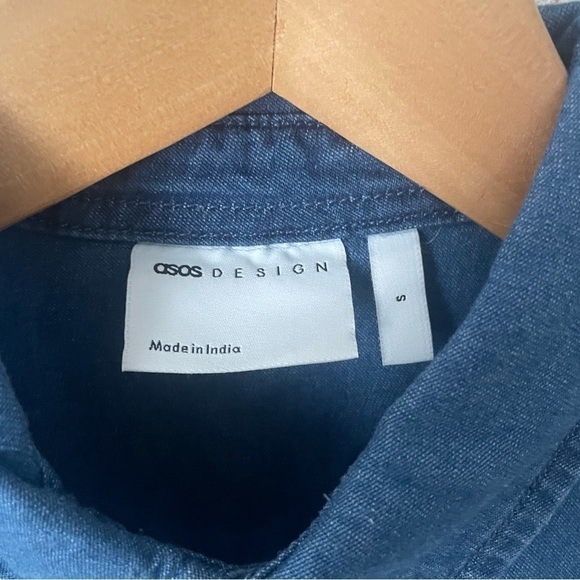 ☀️ASOS Short Sleeve Stretch Button-Up Denim Shirt Sz Small - Picture 4 of 4